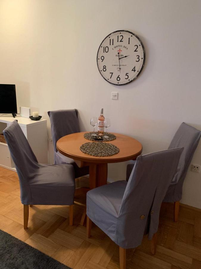 Sarmantni Apartman Malecka 2 Zagreb Exterior foto